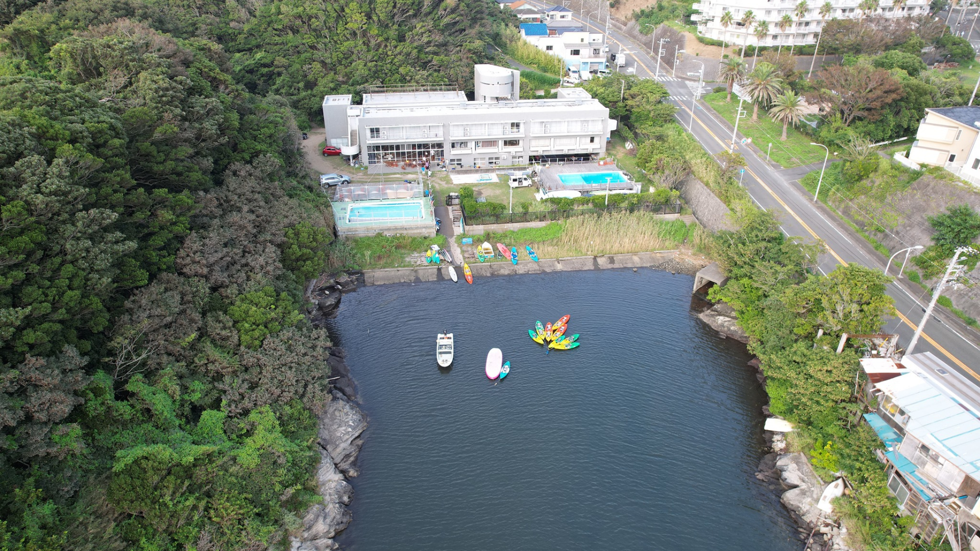 三浦海の学校の施設全景 - PADI5つ星IDCセンター